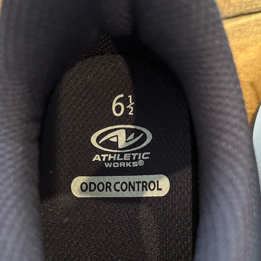 💐 Athletic Works Mesh Jogger Sneakers NWT - Picture 9 of 9